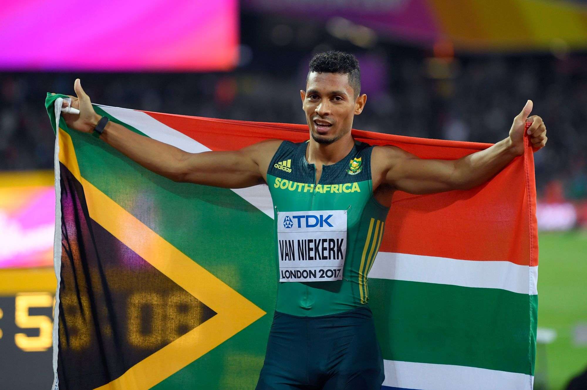 米世界纪录保持者,wayde van niekerk是唯一一位100米跑进10秒内,200