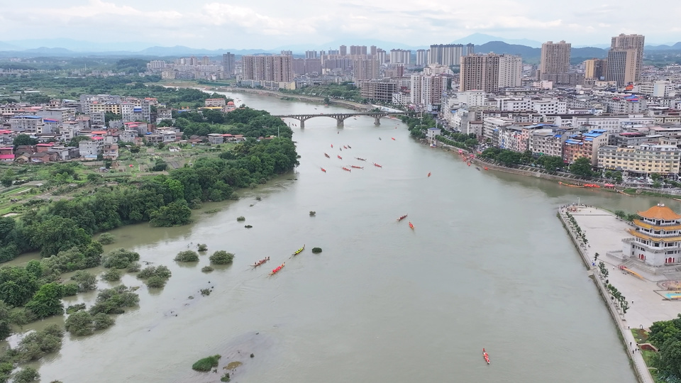 道县:潇水河上锣鼓喧天 龙船队练兵备赛破浪争先