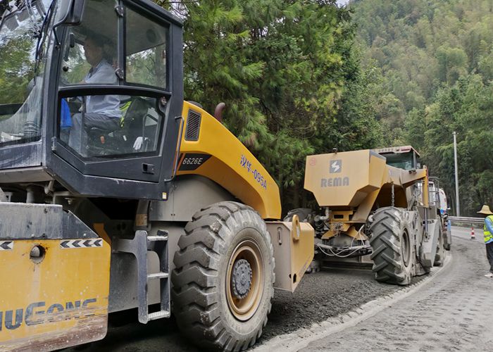 蓝山：精准防控 国省道大修工程建设热火朝天